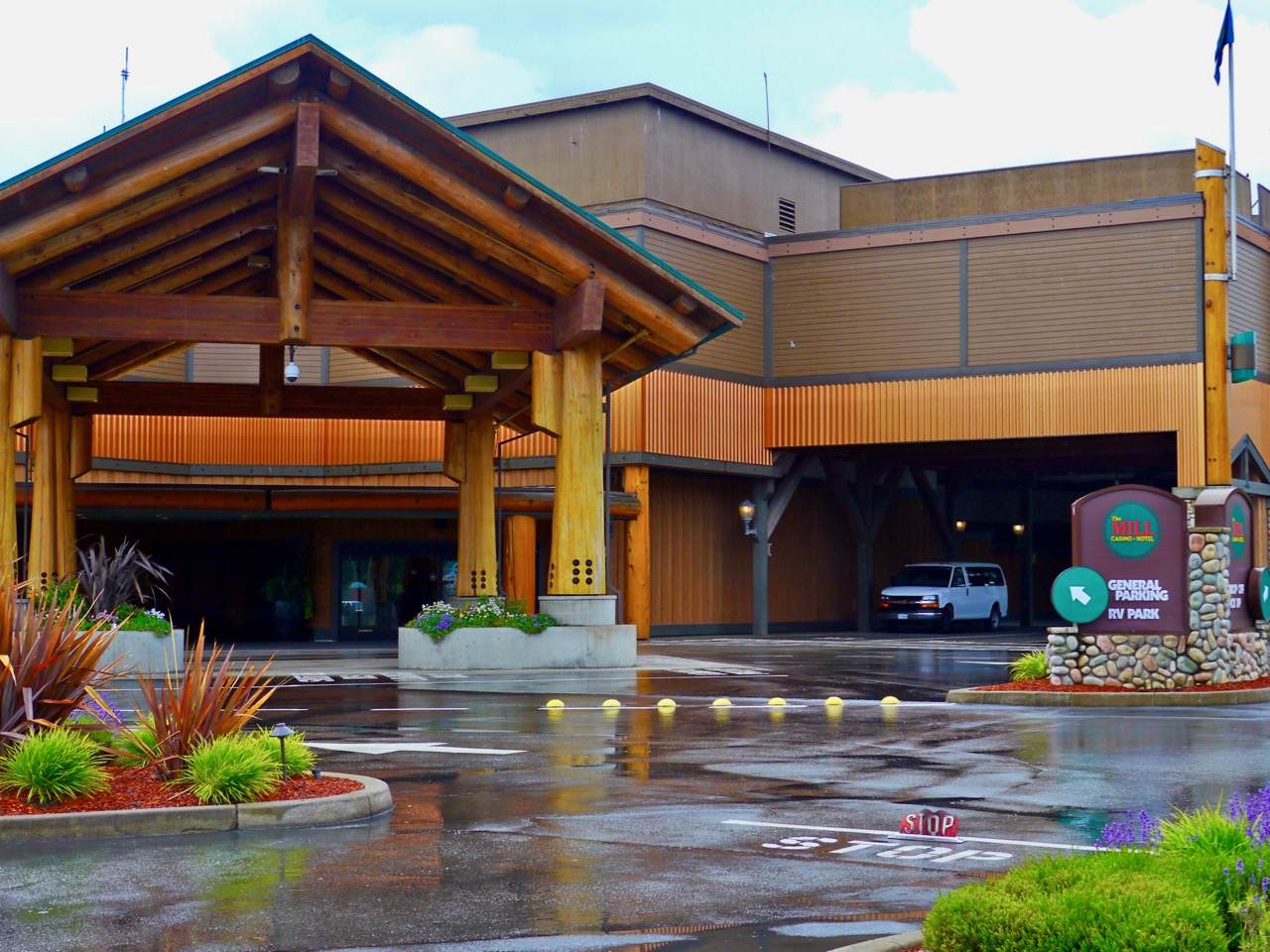 Coquille Tribe questions governor's push to expand gaming options