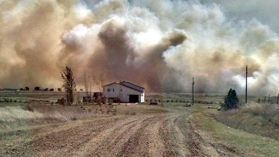 Standing Rock Sioux Tribe evacuates community amid two fires