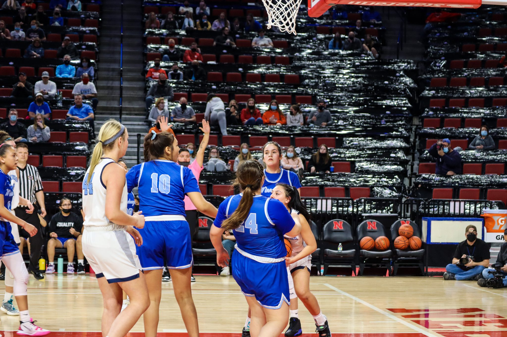 Girls’ basketball team from Winnebago Reservation makes it to state