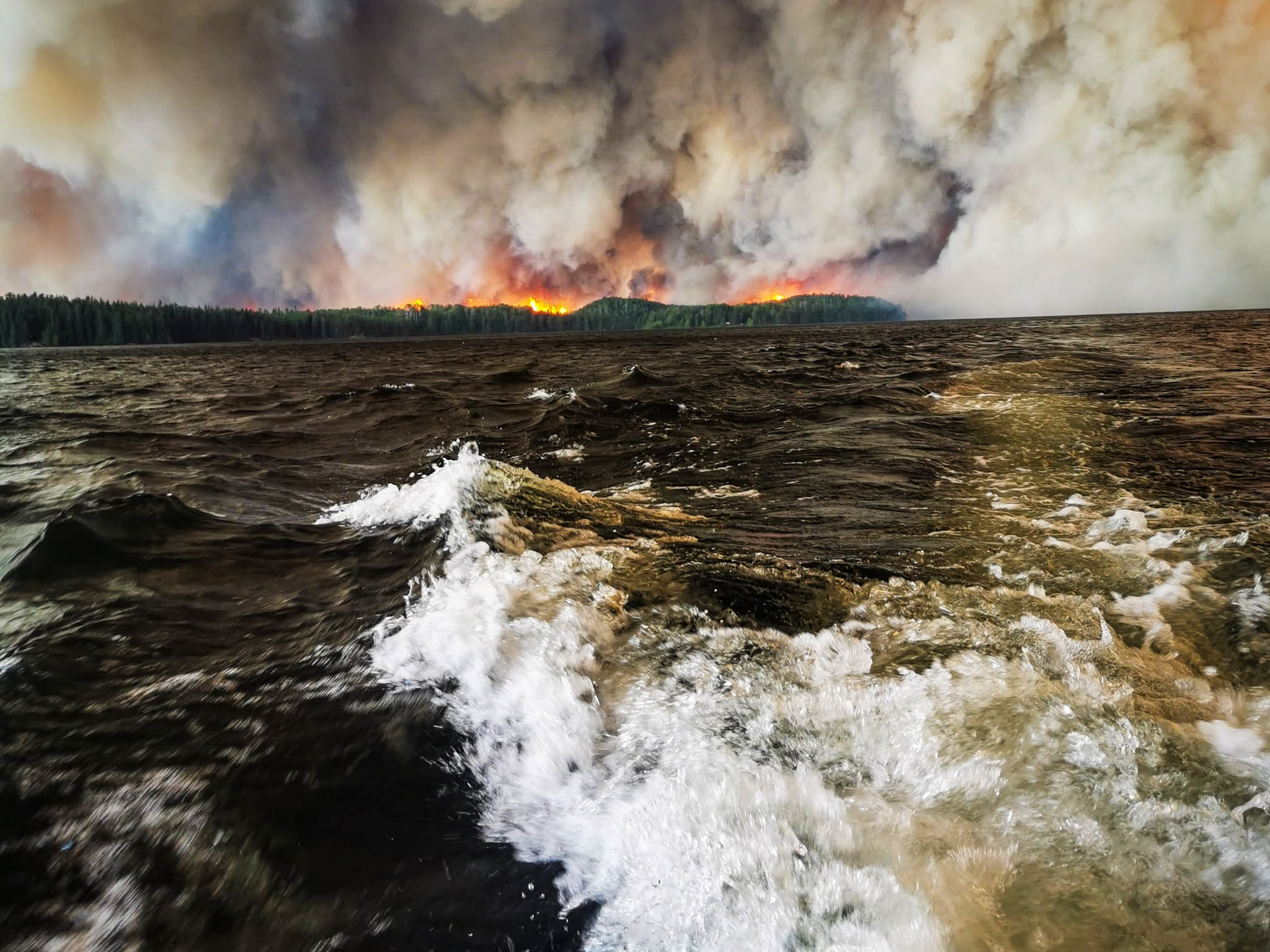 Wildfire at Namaygoosisagagun First Nation